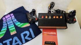 Atari 26519 Flashback 2 Console Plug And Play Tv Arcade 40 Games W/ Promo T-shirt