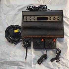 Atari 639.99743 With 2 Controllers Not Tested