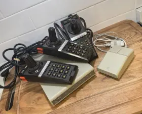 Stm1 Atari Rare Bundle Vintage Retro Gamers Collection Joysticks/controllers And More
