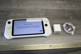 Logitech 840-00095 - G Cloud Gaming Handheld Console White
