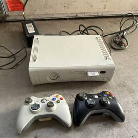 Microsoft 021663384305 Xbox 360 120gb White Console Dolby Digital With Controllers And Cables