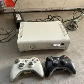 Microsoft 021663384305 Xbox 360 120gb White Console Dolby Digital With Controllers And Cables
