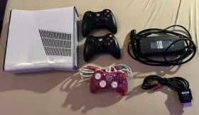 1439 Microsoft 048065523943 Xbox 360s Console -white Model With Controllers And Power Cord