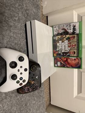 Microsoft 13496322055626493016 Xbox Ones Barelyused For Only Like 2 Hours All The Cables Controllers