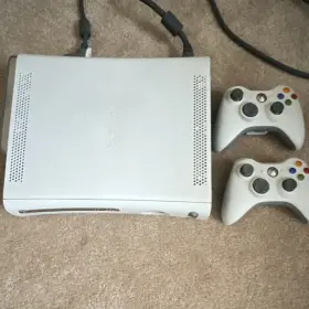 Microsoft 200003162705 Xbox 360 White Console With 2 Controllers Ethernet Av