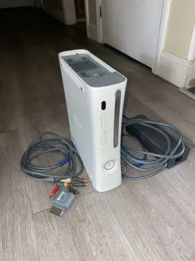 Microsoft 218715473005 Xbox 360 Red Ring Of Death Rrod Console With Cords For Parts Only