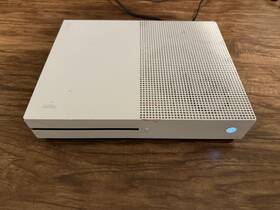 Microsoft 889842160710 Xbox One S 500gb Home Console - White For Parts Or Repair