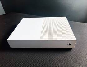 Microsoft Ep2-00634 Xbox Series S 1tb All-digital Console Disc-free Gaming - Robot White