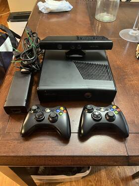 Microsoft S4g-00162 Working Xbox 360 4gb Black Console With Kinect And 2 Controllers