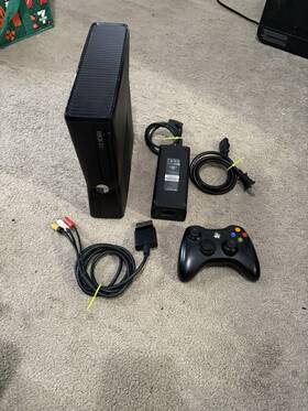 Microsoft S7g-00077 Xbox 360 S Slim Glossy Black 250gb Bundle With Controller Tested