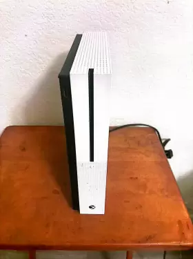 Zq9-00028 Microsoft Xbox One S 500gb Home Console Only In Box- White No Controller