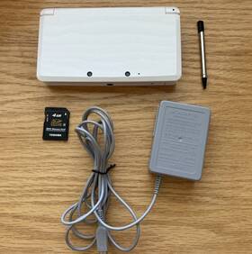 Nintendo 902370519136 3ds Console - Pure White Japanese Import Good Condtion Us Seller
