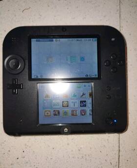 Nintendo Aw70359232 2ds - Circlepad Rubber Missing Top And Bottom Screens Have Scratches