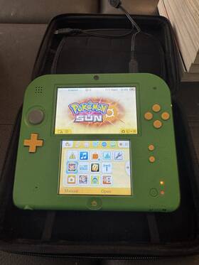 Nintendo Aw720574973 2ds Legend Of Zelda Green - Pok Mon Sun Charger 4gb Sd And Storage Case