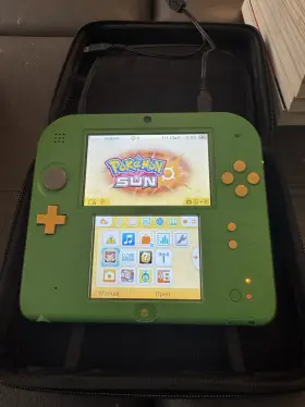 Aw720574973 Nintendo 2ds Legend Of Zelda Green - Pok Mon Sun Charger 4gb Sd And Storage Case