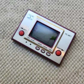 Cn-07 Nintendo Game And Watch Helmet 1981 Vintage Tested Working Handheld Works