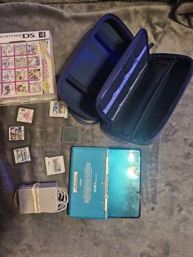 Nintendo Cw111397792 3ds With Games Case And Charging Dock