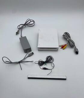 Nintendo Lu30516191-8 Wii Console With Power Av Sensor Bar Cables Tested
