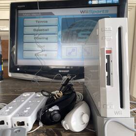 Nintendo Lu584580189 Wii Console With Sports- 2 Controllers And Nunchucks - Tested