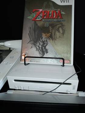 Nintendo Lu718103727 Wii Console Bundle With Controller / Nunchuck/zelda