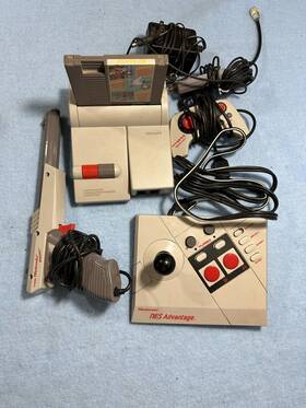 Nintendo Nes-101 Top Loader Console Bundle. Mario Duck Hunt. Vtg Video Game