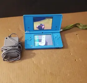 Ntr-s-v001 Nintendo Ds Handheld System With Charger