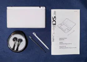 Ug400315049 Nintendo Ds Lite White Broken Hinge With Instructions 2 Styluses Mad Catz Earbuds