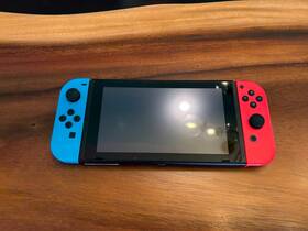 Nintendo Xkw10085233071 Switch V2 Console Case And Game Bundle
