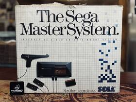 Sega 3010-b Master System Original Console In Box Light Phaser Controllers
