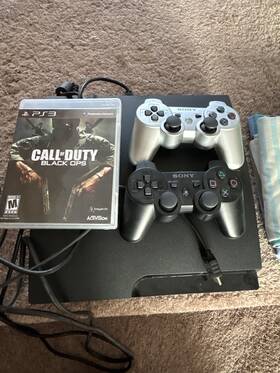 Sony 99032cr Ps3 With Call Of Duty And 2 Controllers
