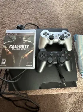 99032cr Sony Ps3 With Call Of Duty And 2 Controllers