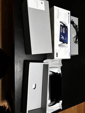 Sony Cfi-1000 Playstation Portal Remote Play For Ps5 White/black With Box And Accessories