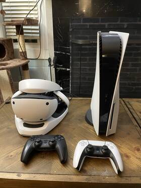 Sony Cfij-17000 Ps5 With Vr2 And Charging Station Plus Two Dual Sense Controllers