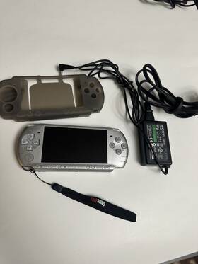 Sony Hu0501602 Playstation Psp-3001 Console Silver - Needs Battery Tested With Charger