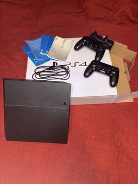 Sony Mb315035469 Playstation 4 Console With 2 Controllers And Tons Of Games. Great Condition