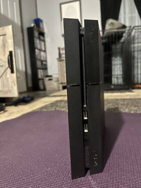 Sony Mb722095735 Ps4 With 2 Controllers And 7 Games