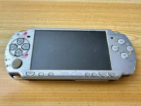 Psp-2000is Sony Playstation Psp 2001 Metal Silver Handheld System Console - Parts Or Repair